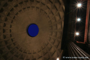 Photo de l'intérieur de la coupole du Panthéon de Rome