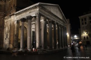 Photo du Panthéon de Rome de nuit