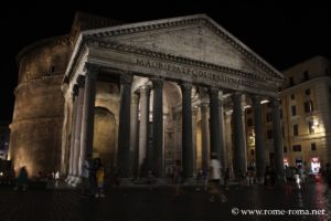 Photo du Panthéon de Rome de nuit