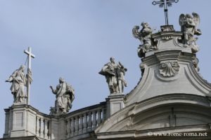 statue-facciata-santa-croce-di-gerusalemme_1072