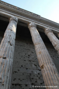 tempio-di-adriano-piazza-di-pietra-roma_4730