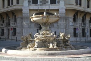 Photo de la Fontaine des Grenouilles, Place Mincio, quartier Coppedè