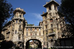 Photo de l'entrée du quartier Coppedè à Rome