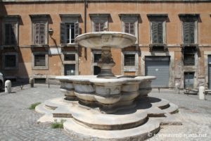 fontaine-du-pianto-piazza-delle-cinque-scole_4058