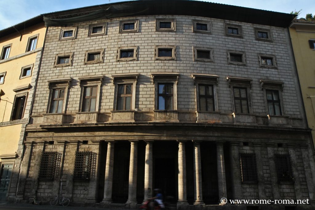 Place des Massimi et Palais Massimo